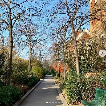 Spacious Flat In Aligre 아파트 *